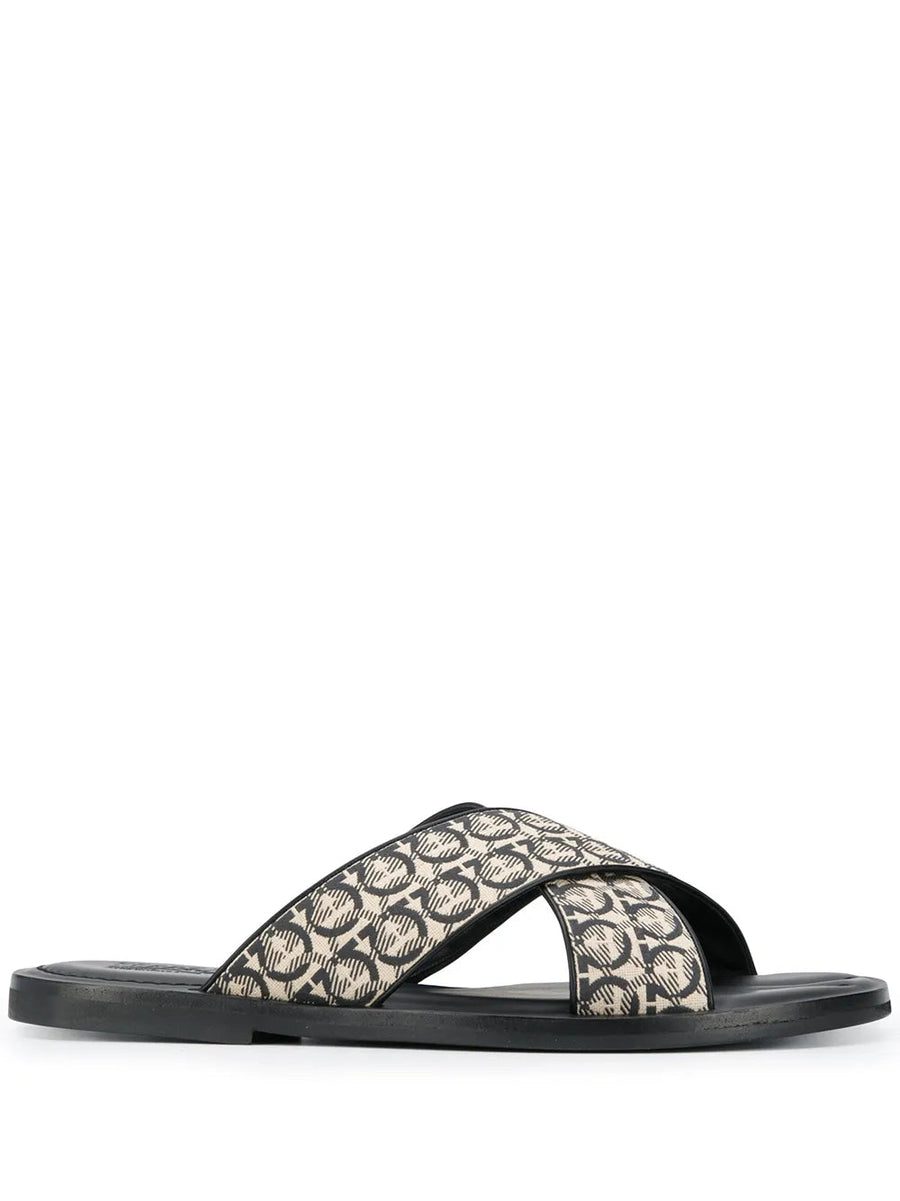 Ferragamo Leather sandals in black