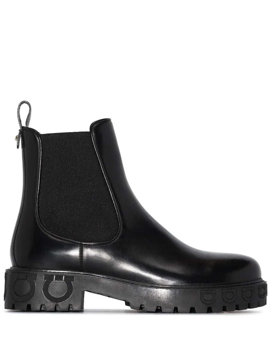 Ferragamo Leather chelsea boot in black