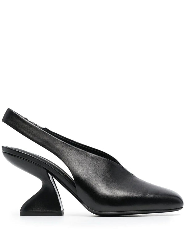 Ferragamo Leather pump in black