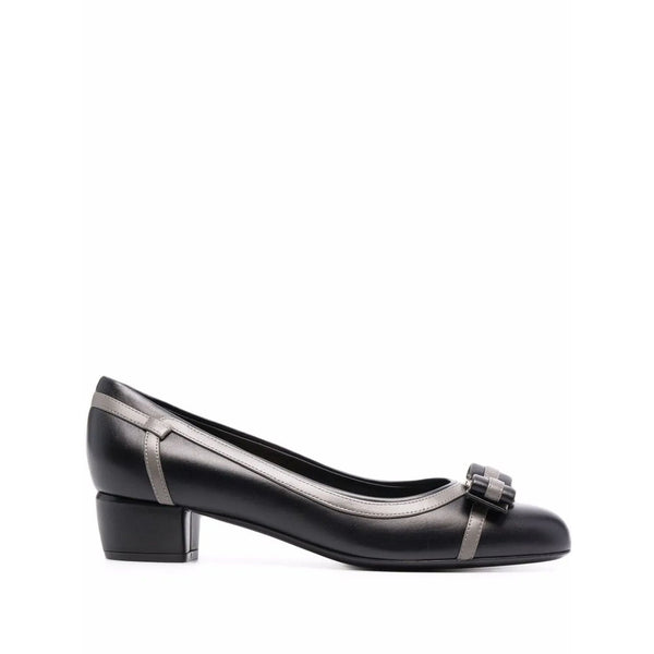 Ferragamo Lambskin pumps in black