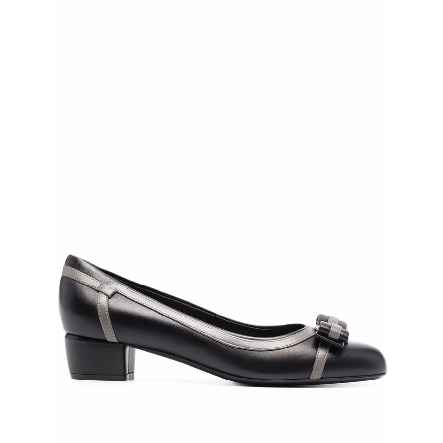 Ferragamo Lambskin pumps in black