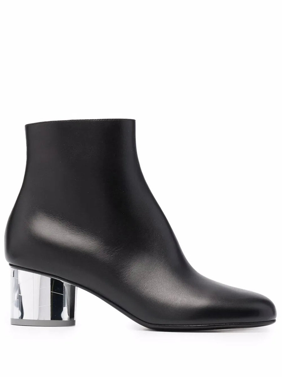 Ferragamo Leather ankle boot in black