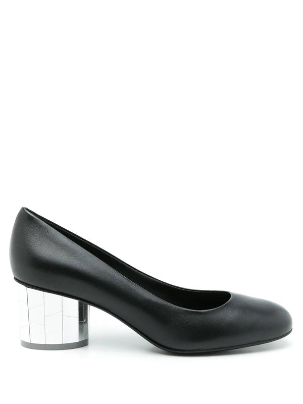 Ferragamo Lambskin pump in black