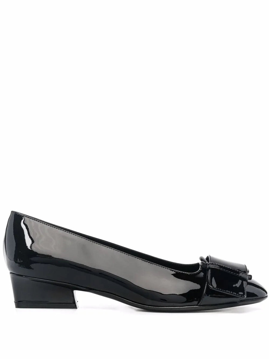 Ferragamo Leather ballerina flat in black