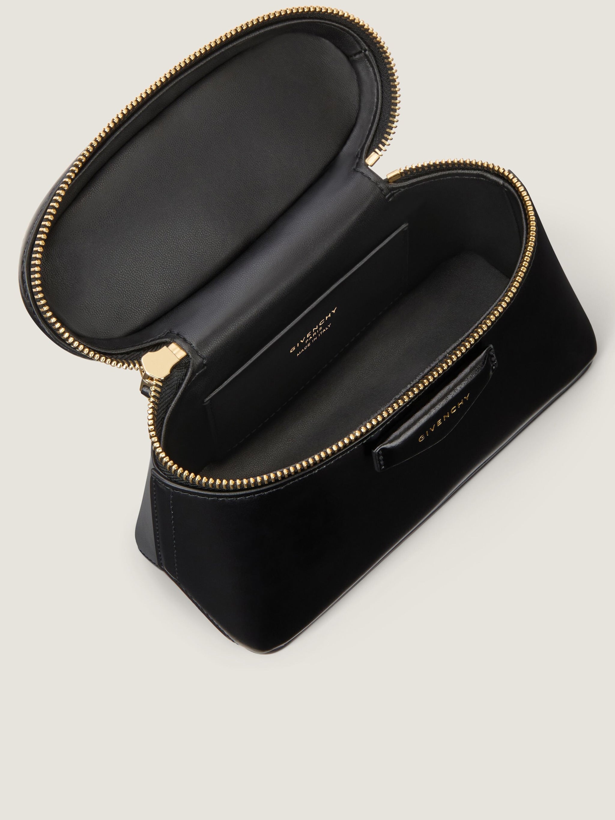 Antigona Vanity W-chain Black Calf Leather | Borsa