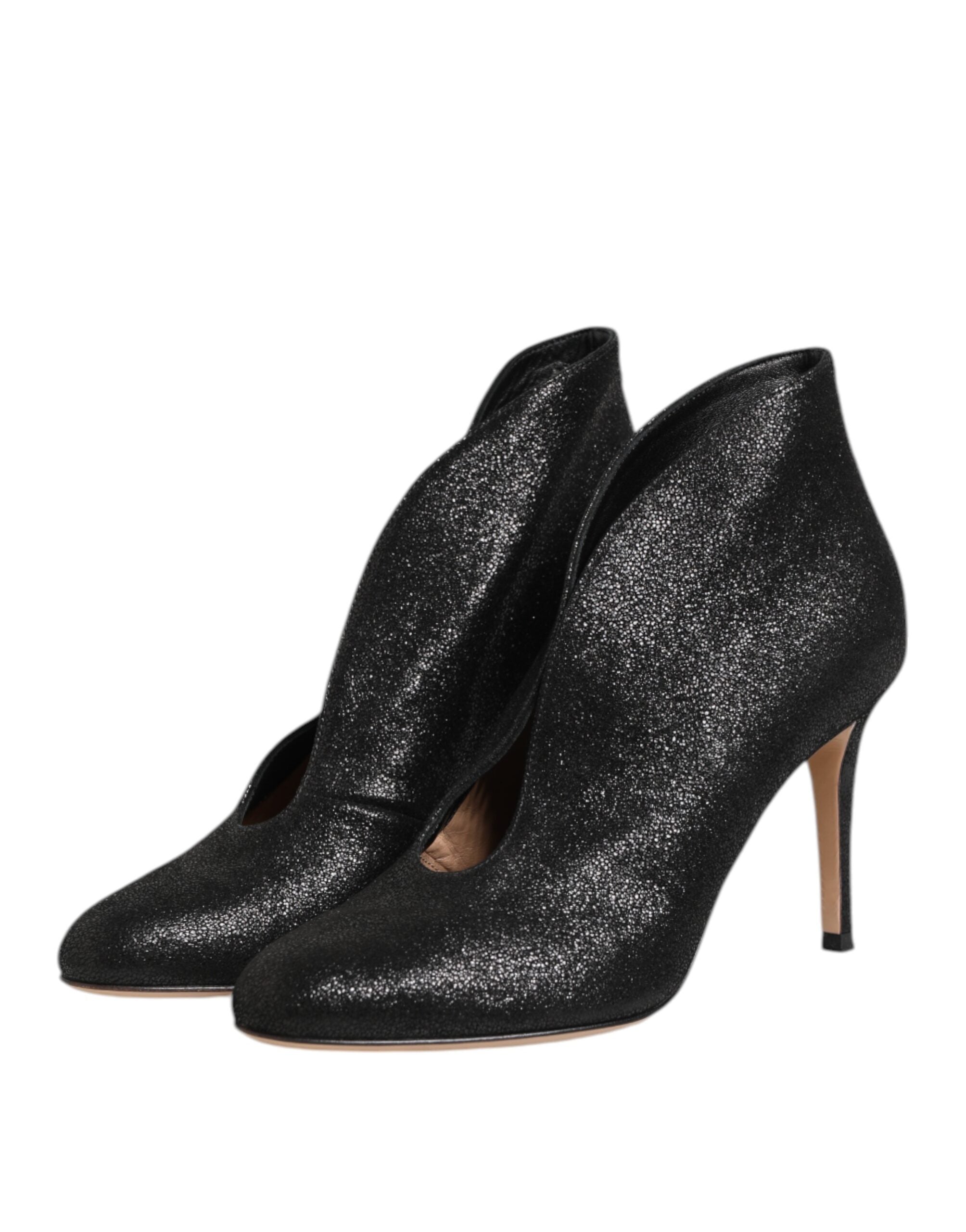 Gianvito Rossi Leather pump in black — view 3