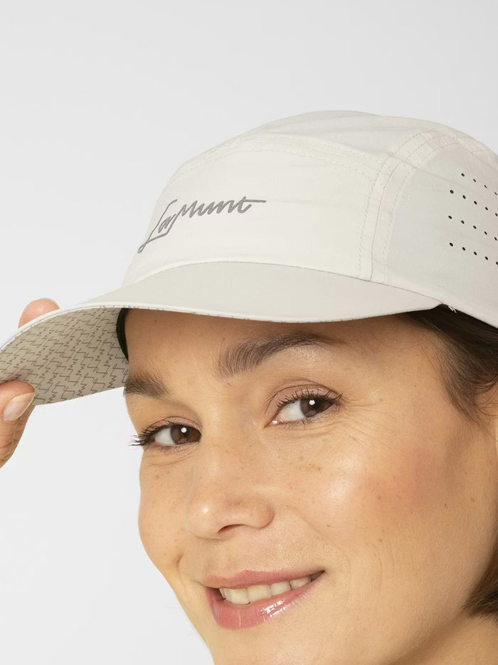 Martha Light Moonstone Cappello