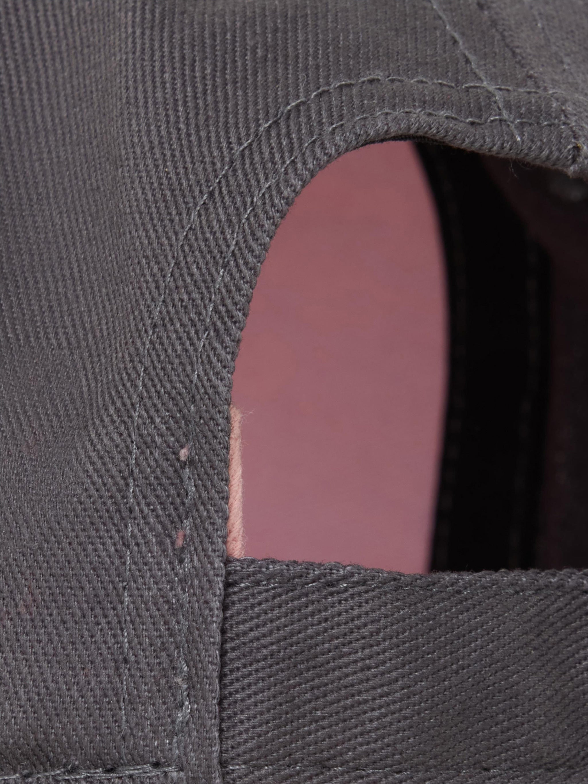 Caps W Badge Pink & Purple Cappello