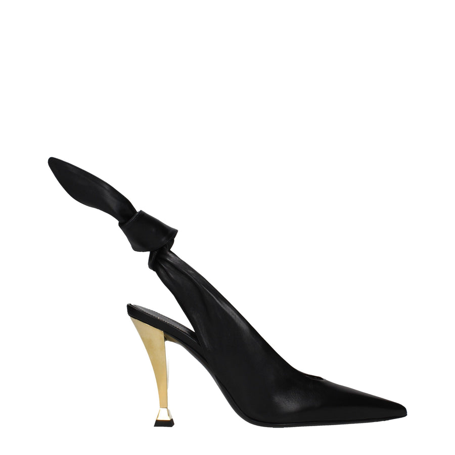 Givenchy Leather pump in black
