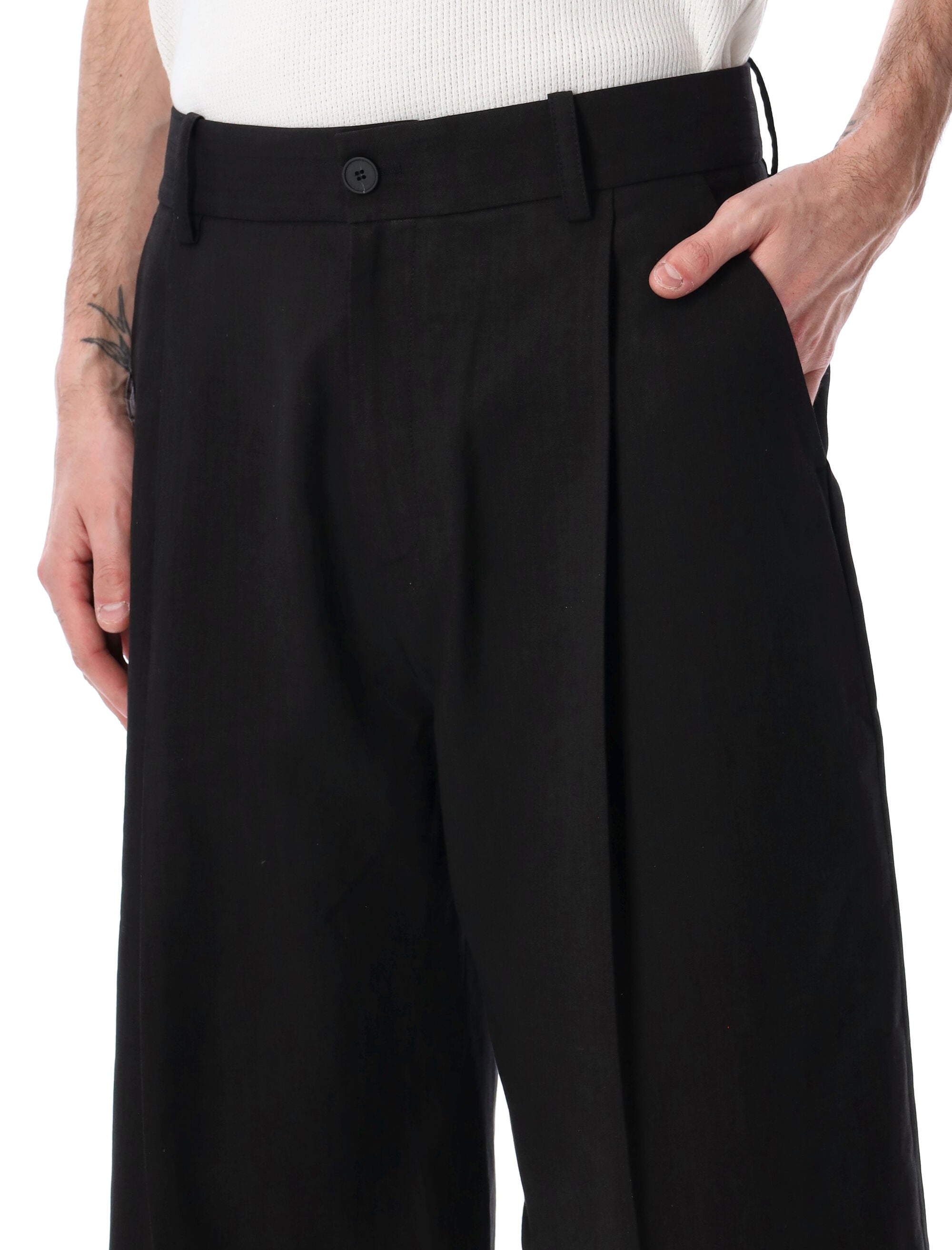 Studio Nicholson Fowld Cotton-Linen Shorts Black