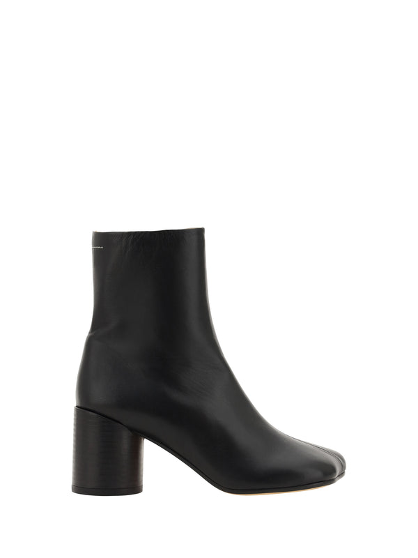 MM6 Maison Margiela Upper: 100% Lamb Ovis Aries; Sole: 100% Calf Leather Bos Taurus ankle boot in black
