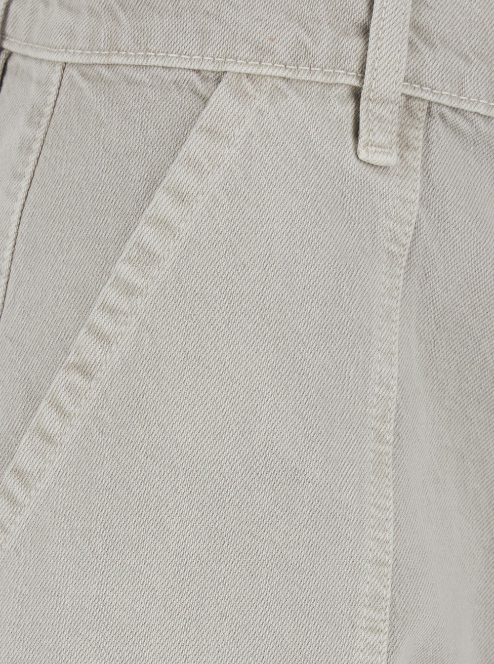 The Bow Cargo Is A Jeans With Side Pockets And Button Closure. Made Of Cotton, White Color, Unisex