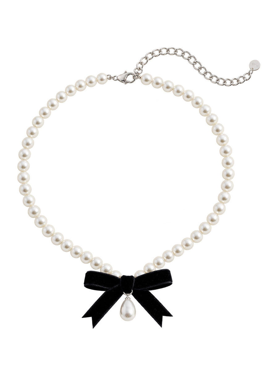 Necklace With Pearls And Bow White Brass Necklaces