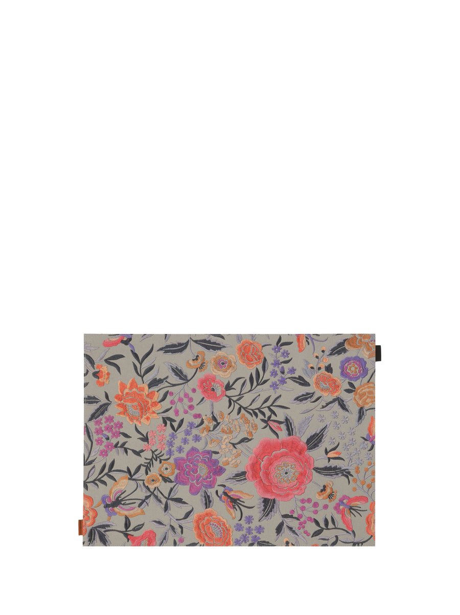 Missoni 53% PVC; 35% Polyester; 12% Porcelain placemats in grey
