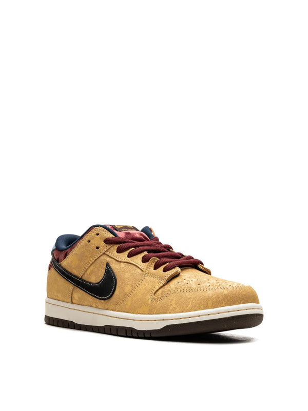 Nike Leather sneaker in brown