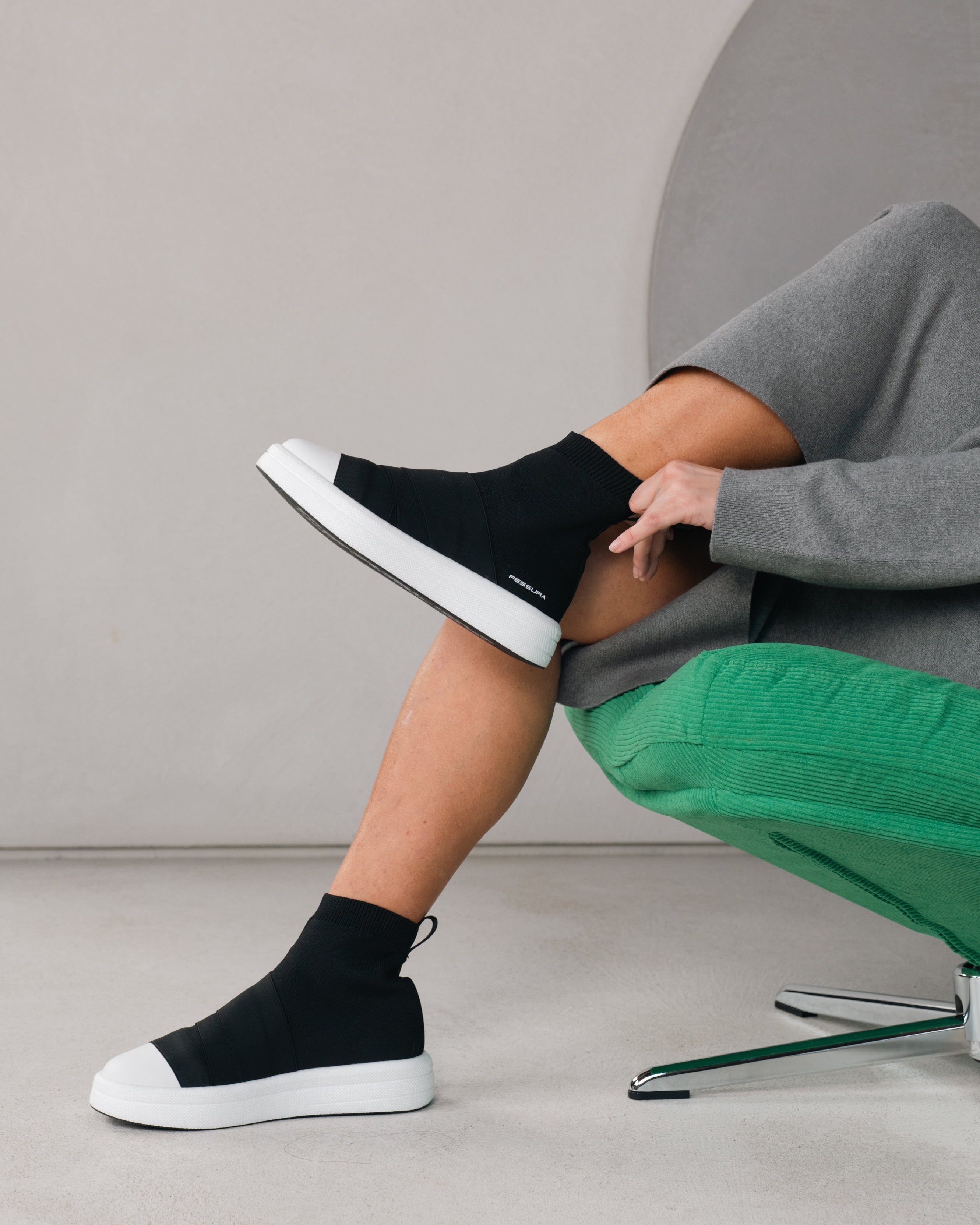 Foam Y 01 White-black Everyday Sneakers