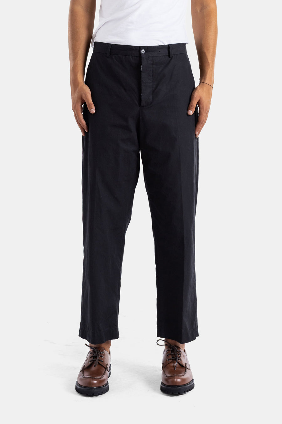 Bergfabel Linen and cotton blend trousers in black