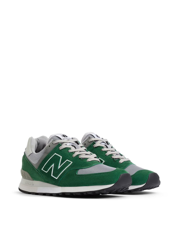 New Balance Suede sneaker in green