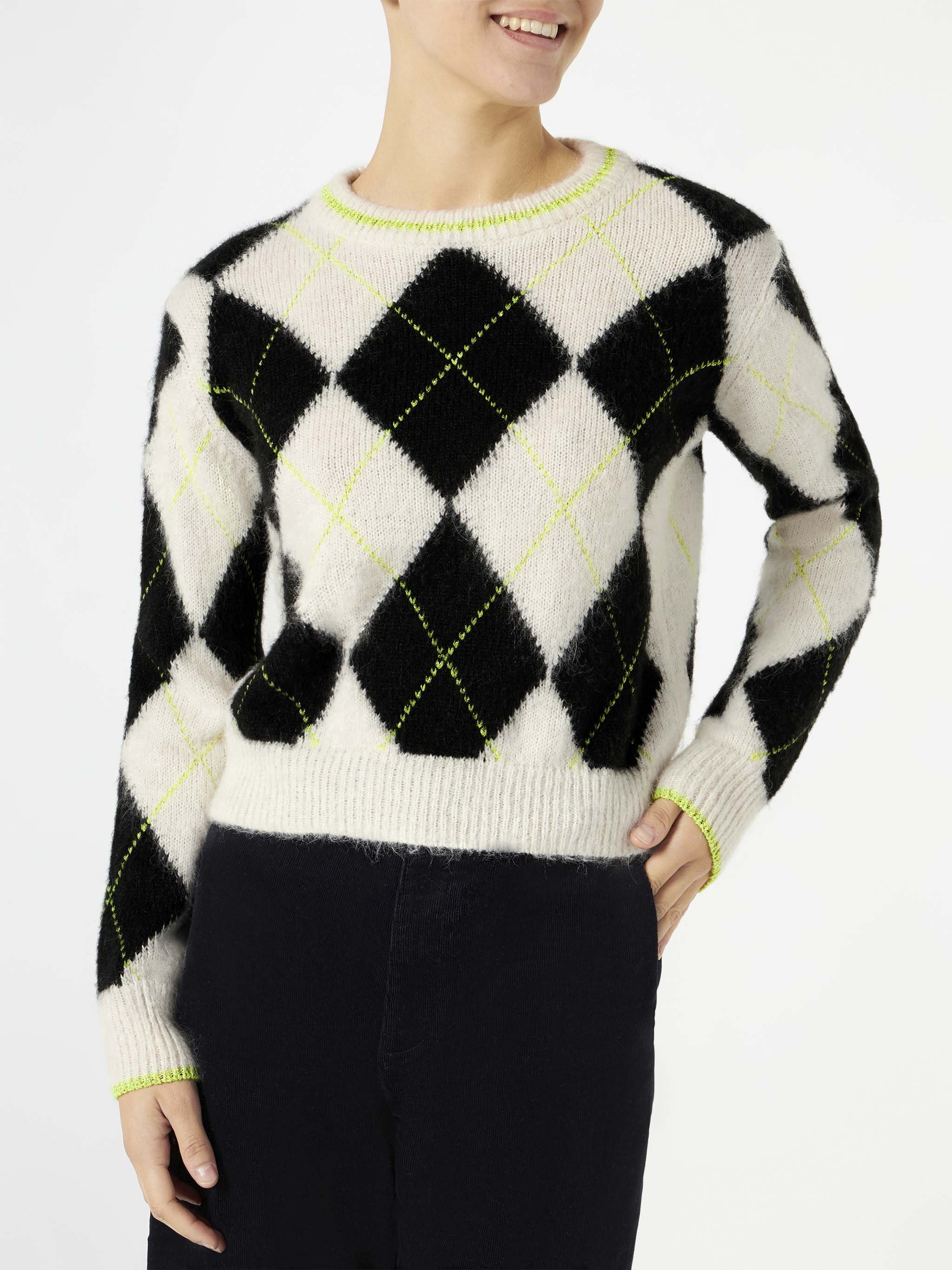 New Queen Soft Cropped Sweater With Argyle Pattern Black