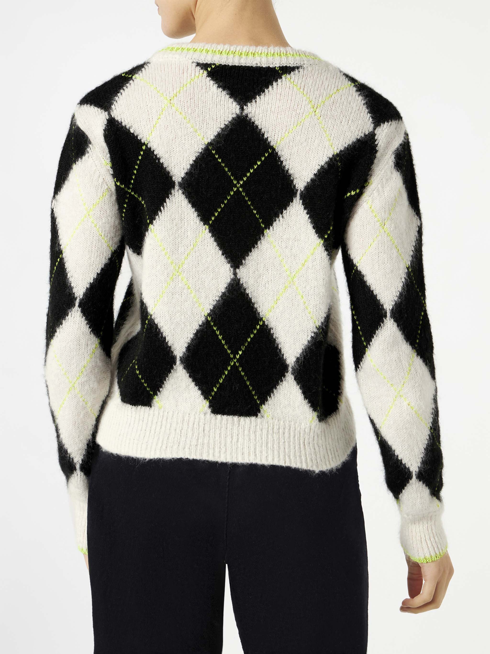 New Queen Soft Cropped Sweater With Argyle Pattern Black