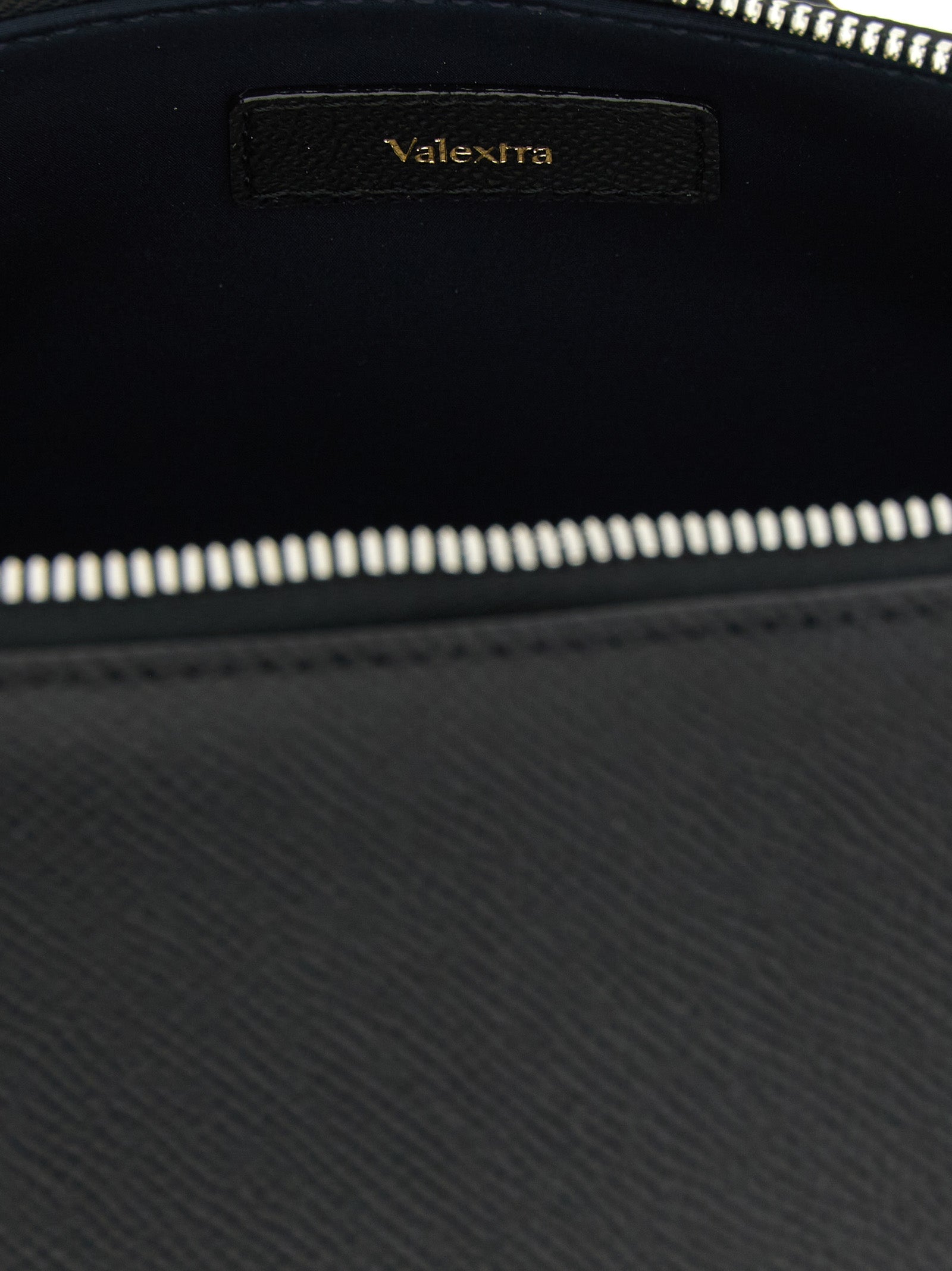 V-Line crossbody bag Black Calfskin Leather (bos Taurus)