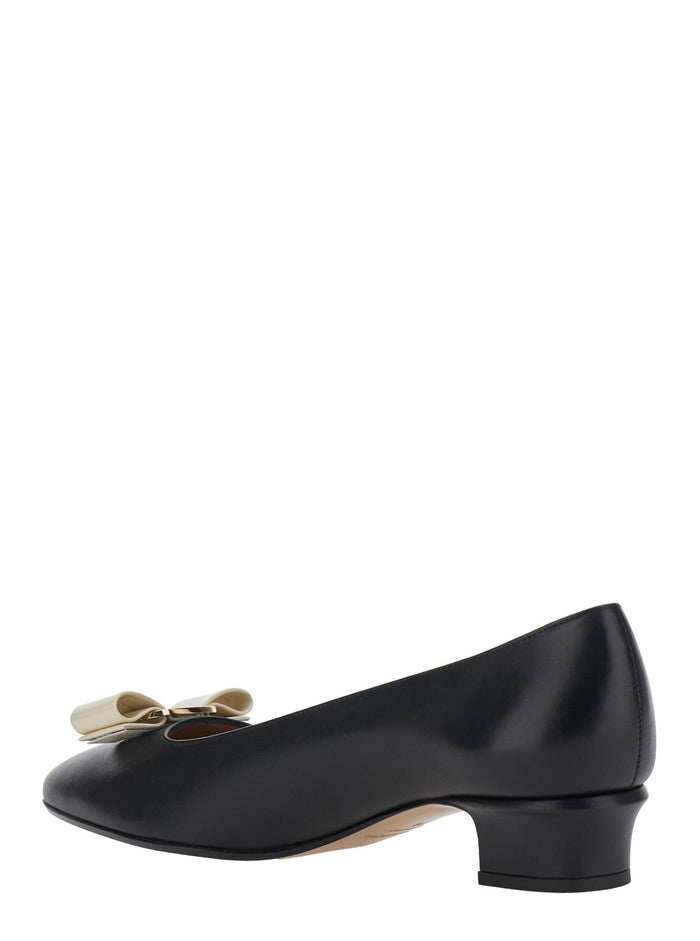 Vara 2.0 Black Pumps with Block Heel and Logo Plate on the Front in Leather Woman Calf Heels