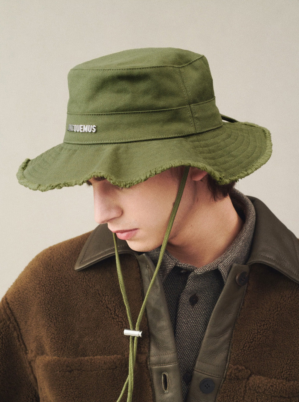 Le Bob Artichaut Green Bucket Hat with Front Logo Patch in Cotton for Women And Gloves