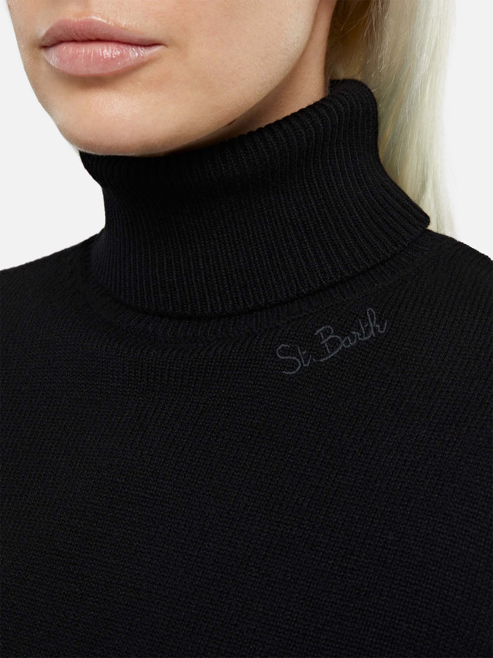 Black Turtleneck Moody Blended Cashmere