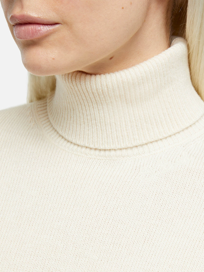 White Turtleneck Moody Blended Cashmere