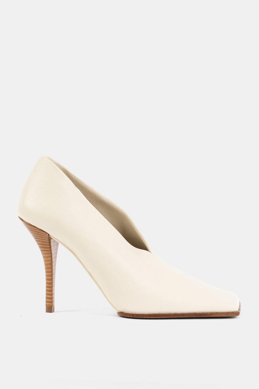 Maison AlaïA Leather pump in beige