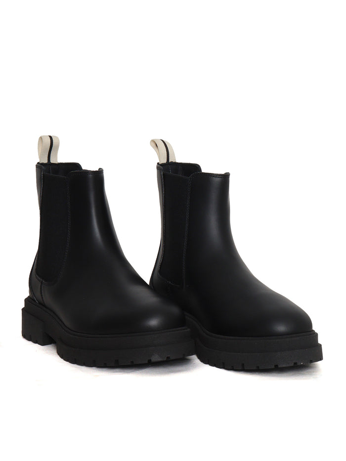 Black chelsea boots Booties