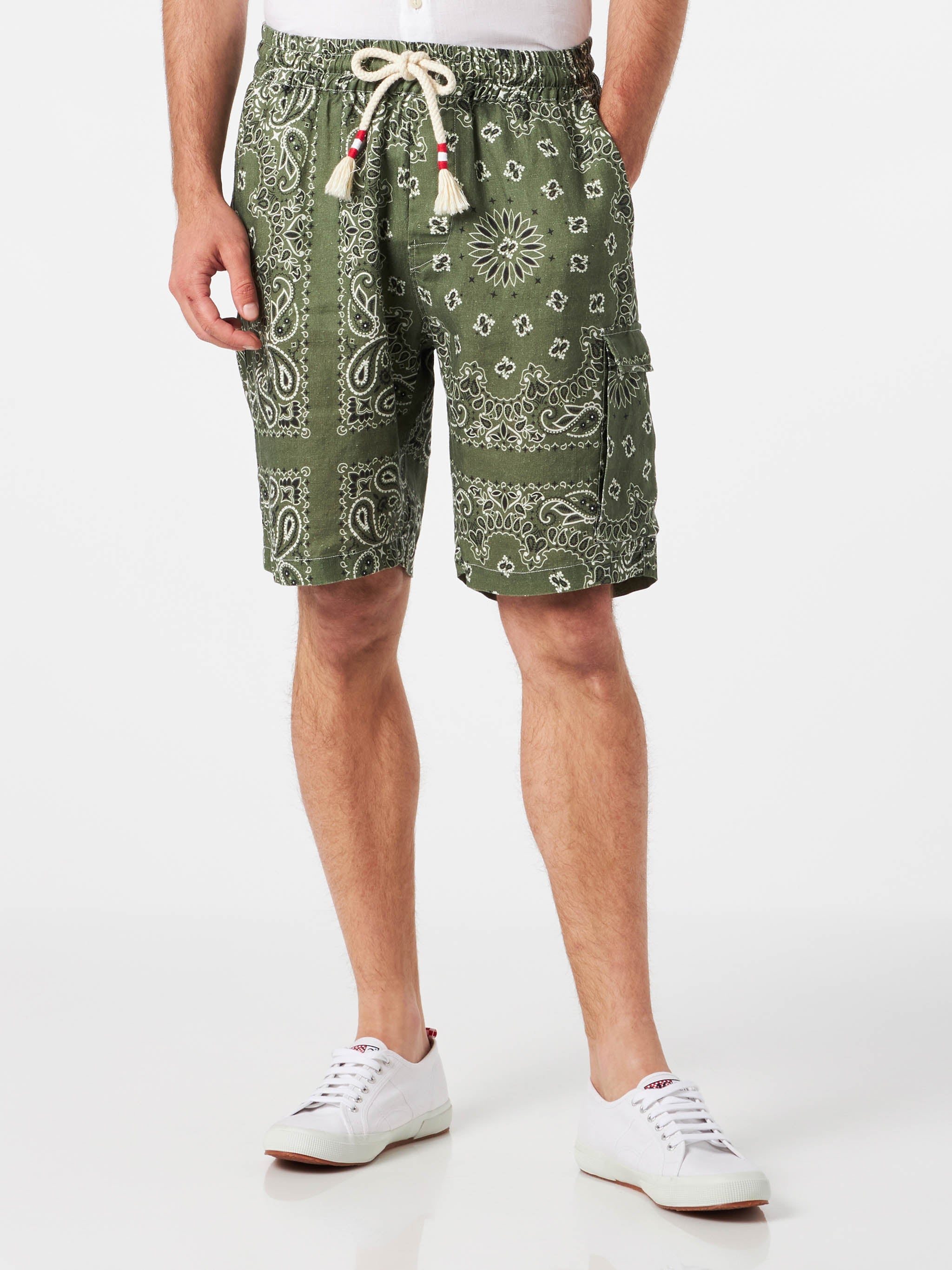 Man Linen Bermuda Shorts With Military Green Bandana Print Pant