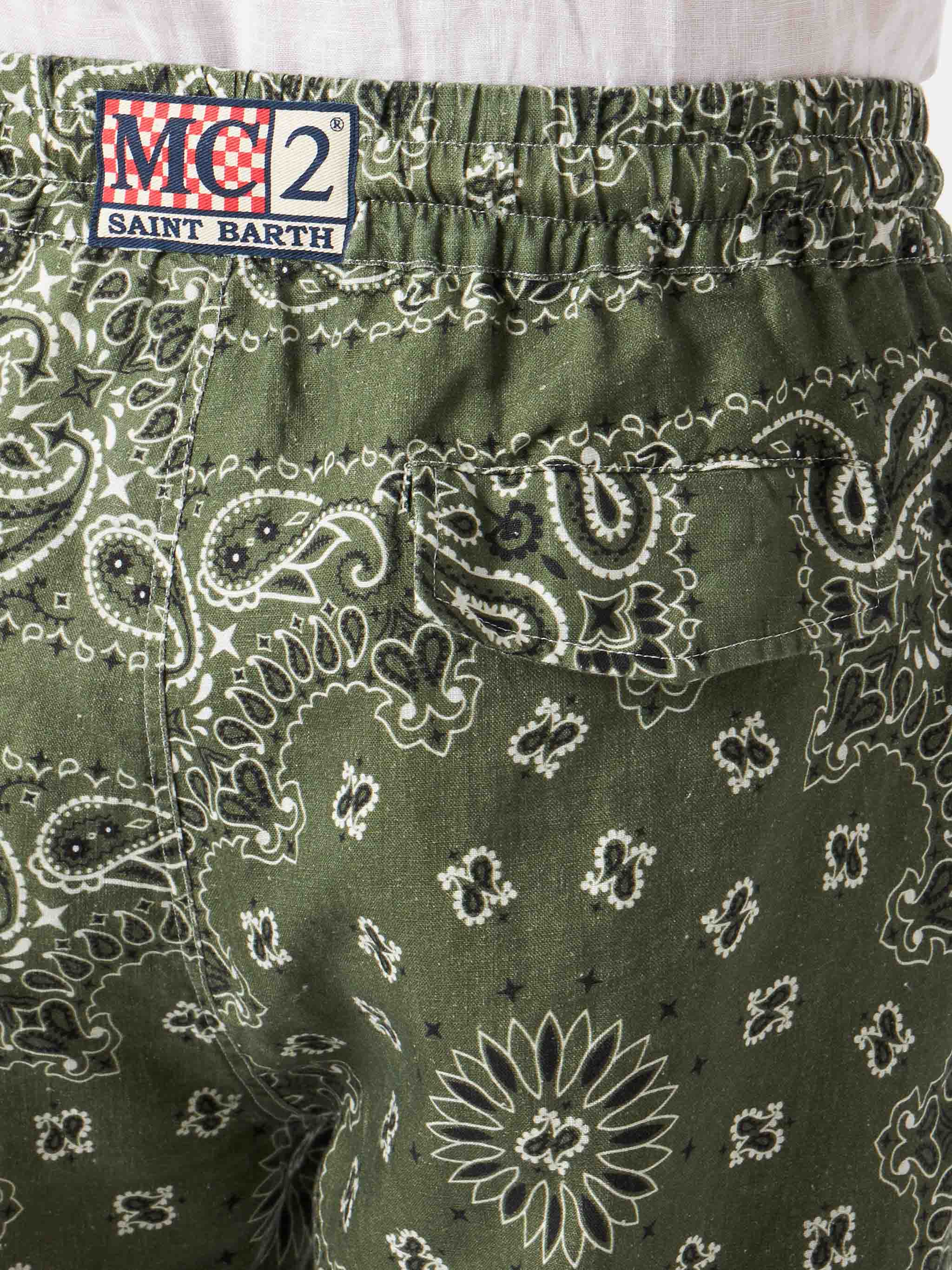 Man Linen Bermuda Shorts With Military Green Bandana Print Pant