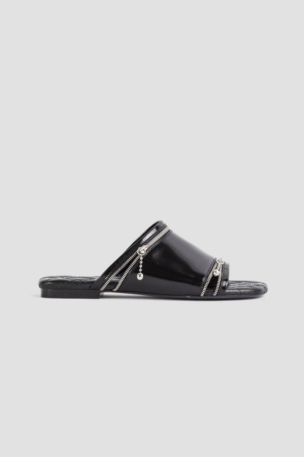 Burberry Black patent leather sandal in black