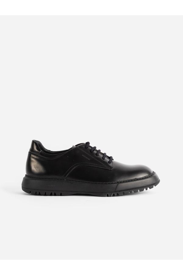 Referenc Smooth black leather derby flat in black