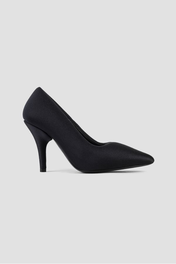 Balenciaga Matte satin pump in black
