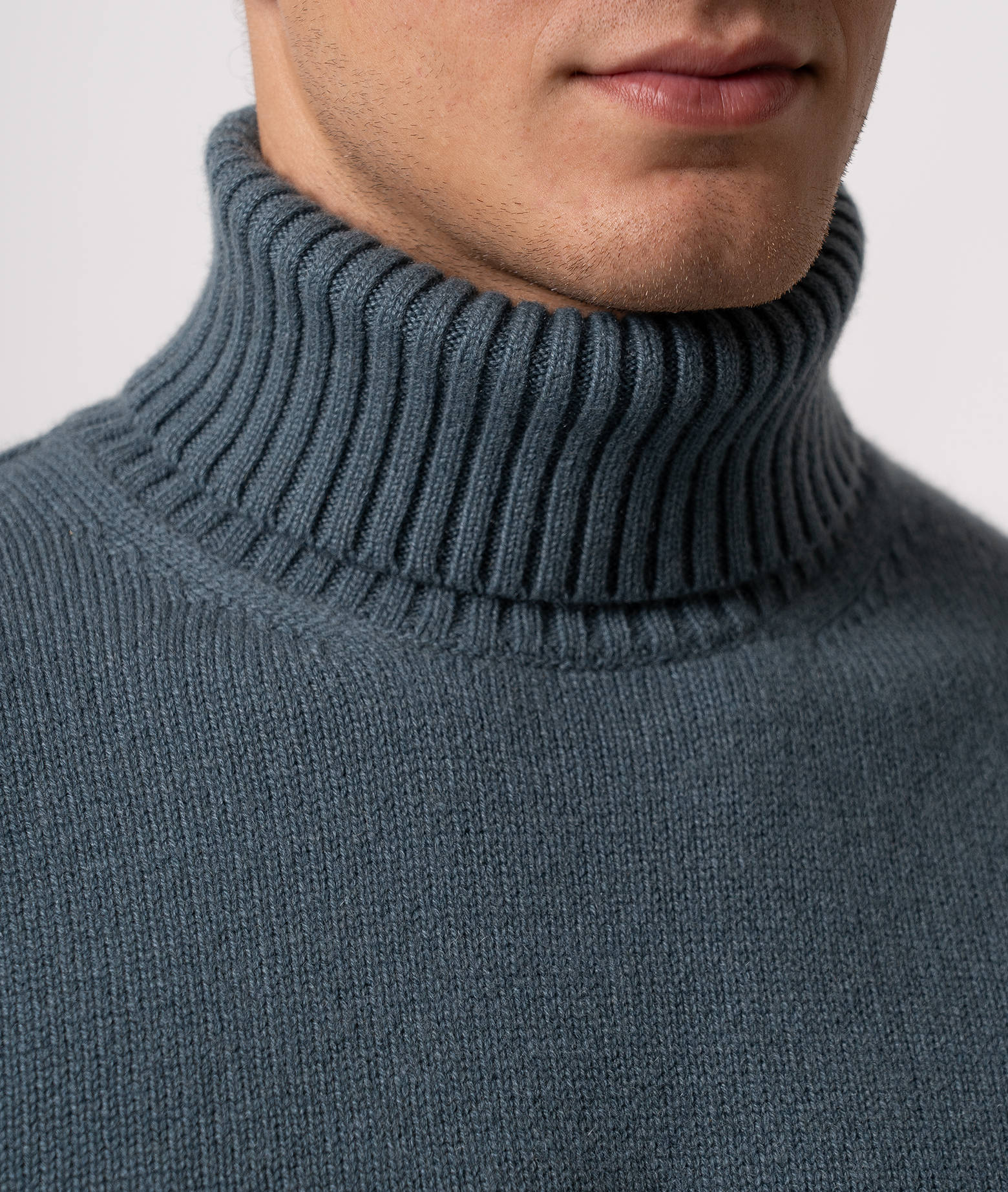 Turtleneck Cashmere Sweater Winnipeg Teal Knitwear