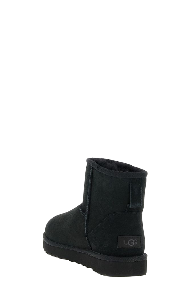 UGG 85% Sheep Skin/Shearling boot in black