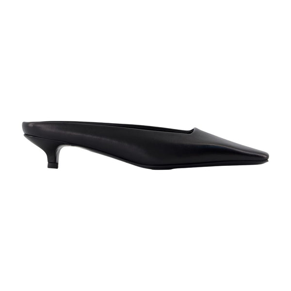 Toteme calfskin kitten pump in black