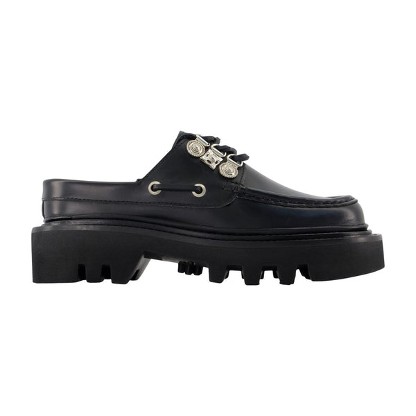 Toga Pulla calfskin flat in black