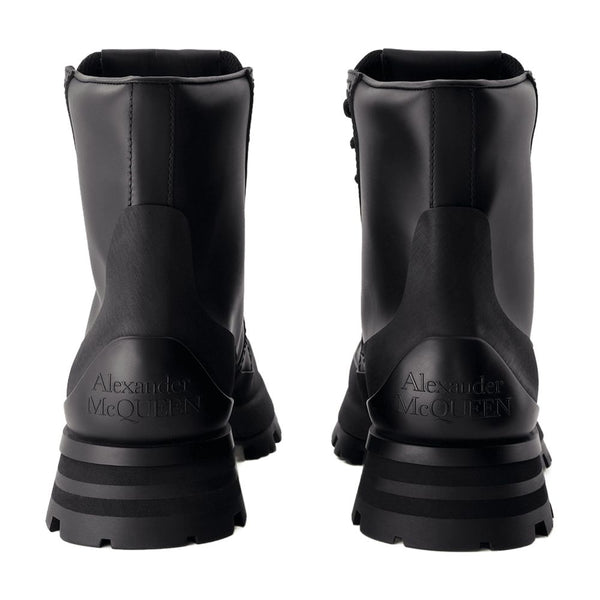 Alexander McQueen Calfskin ankle boot in black