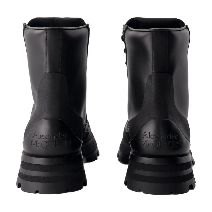 Alexander McQueen Calfskin ankle boot in black