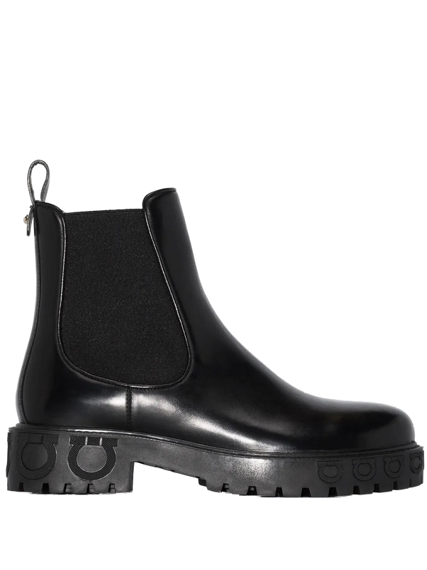 Ferragamo Leather chelsea boot in black