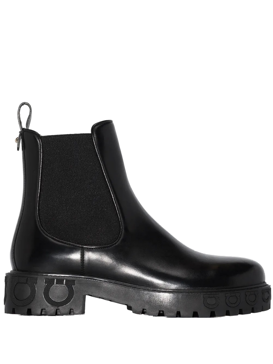 Ferragamo Leather chelsea boot in black