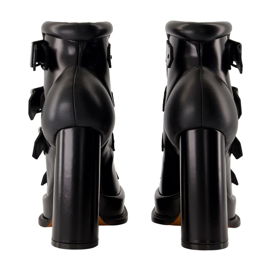 Alexander McQueen calfskin pump in black