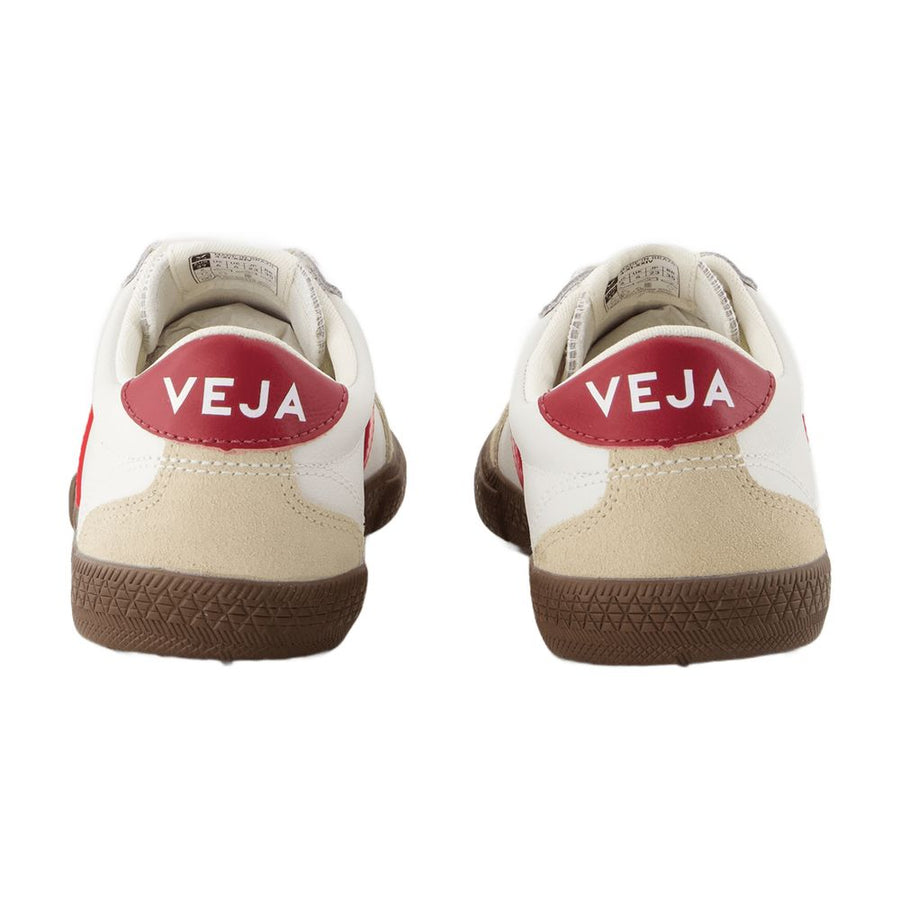 Veja Calfskin leather sneaker in white