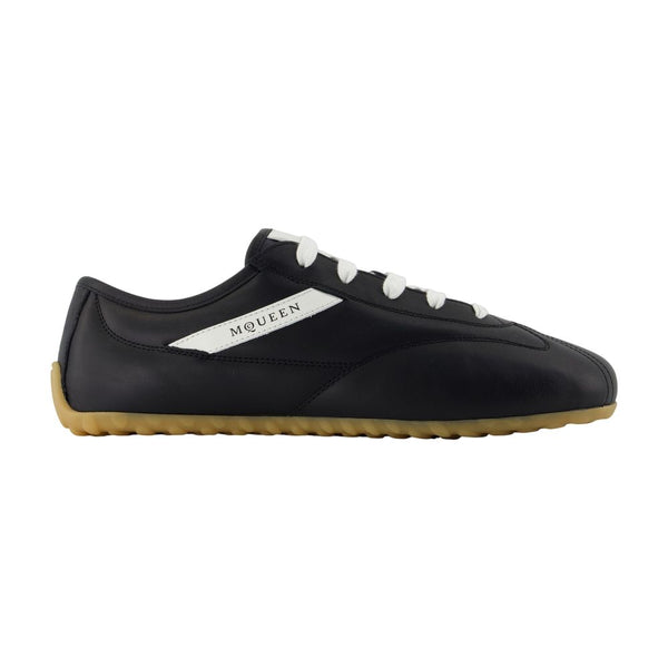 Alexander McQueen Calfskin sneaker in black