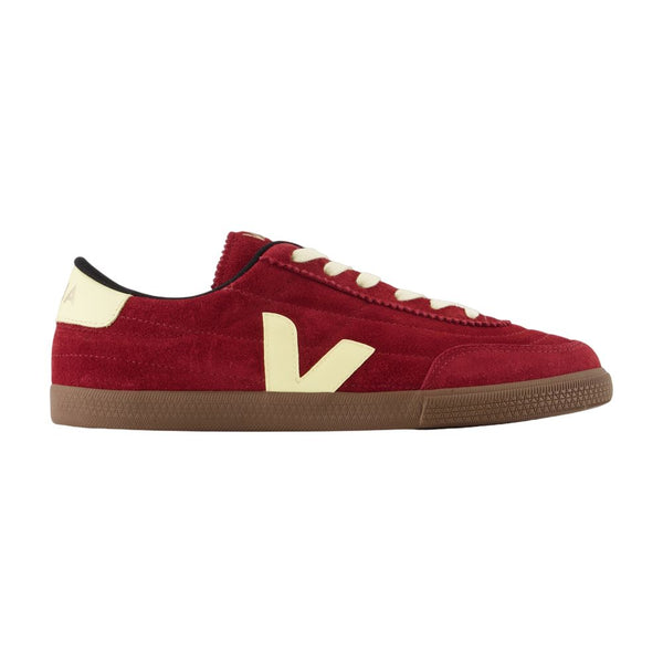Veja Calfskin sneaker in burgundy