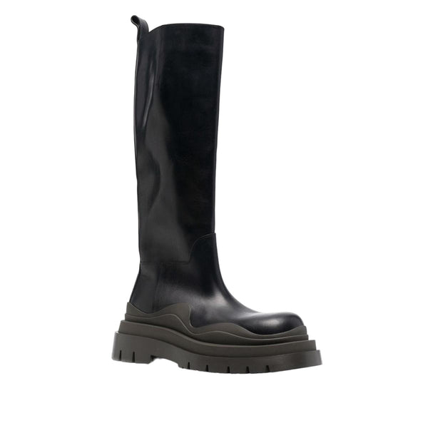 Bottega Veneta Smooth black calfskin boot in black