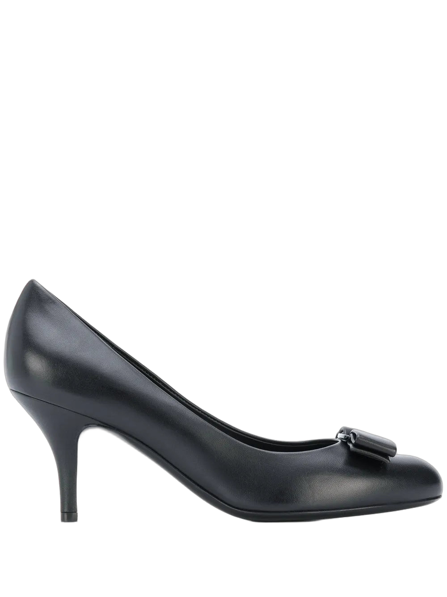 Ferragamo Leather pump in black